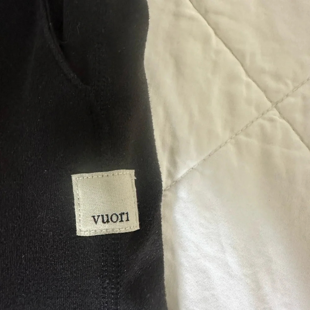 Vuori Black Joggers - Picture 3 of 7